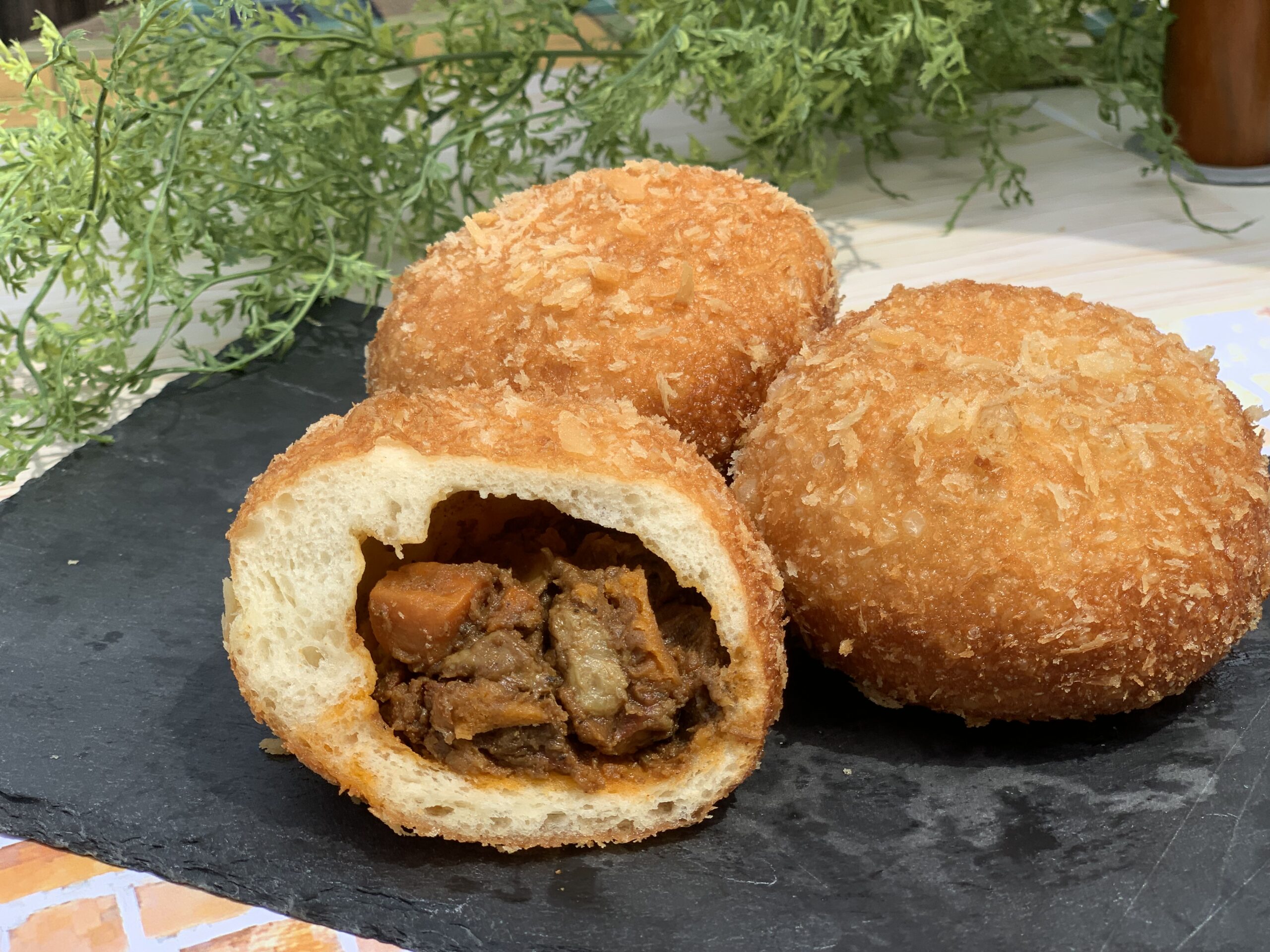 かれーぱん カレーパン-scaled.jpg